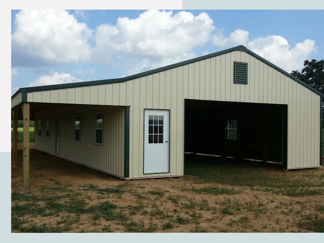 Строительство конюшен в Чусовой